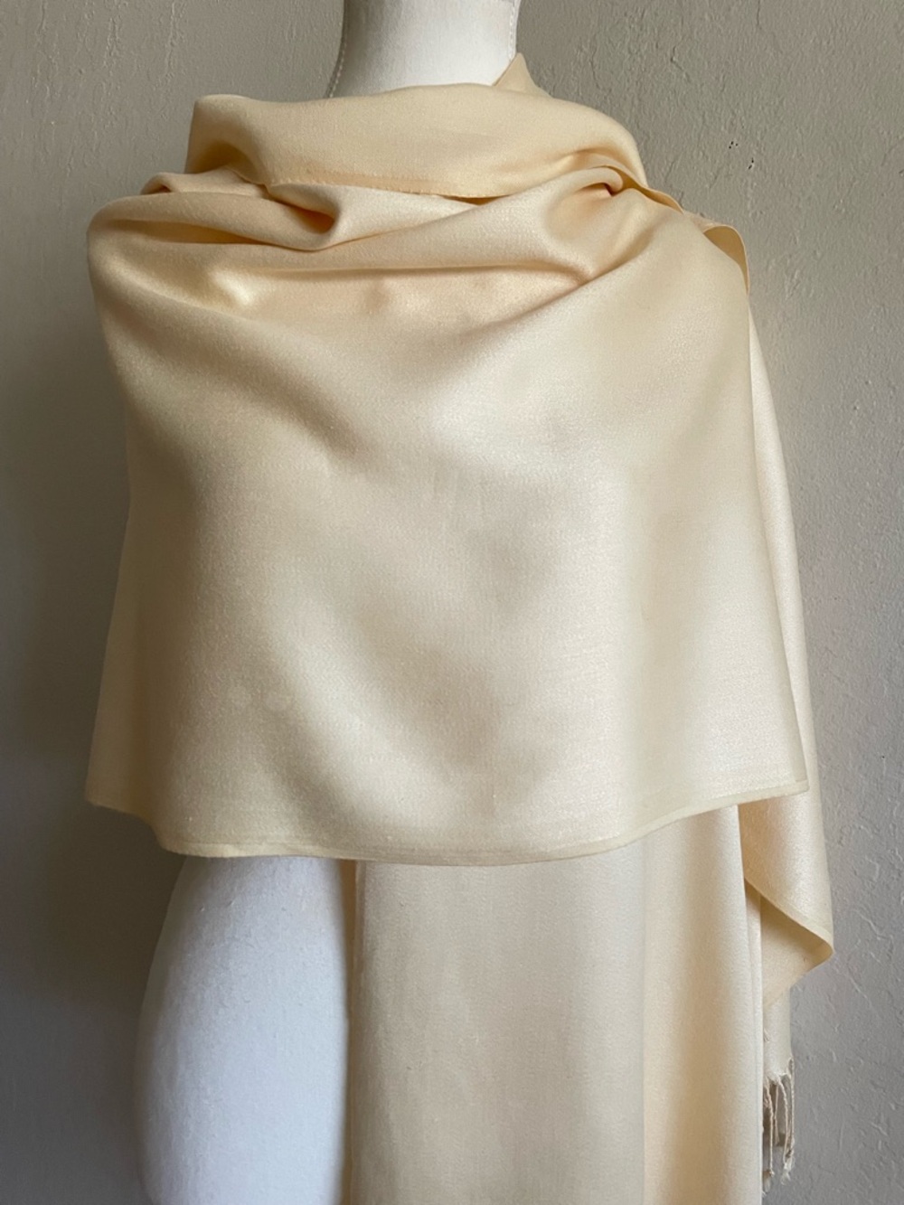Ivory wrap - Picture 3 of 8
